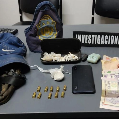 Operativo en Canelones termina con un arresto por drogas y armas.