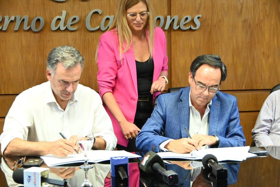 Firma del acuerdo entre el Ministerio de Ambiente y la Intendencia de Canelones.