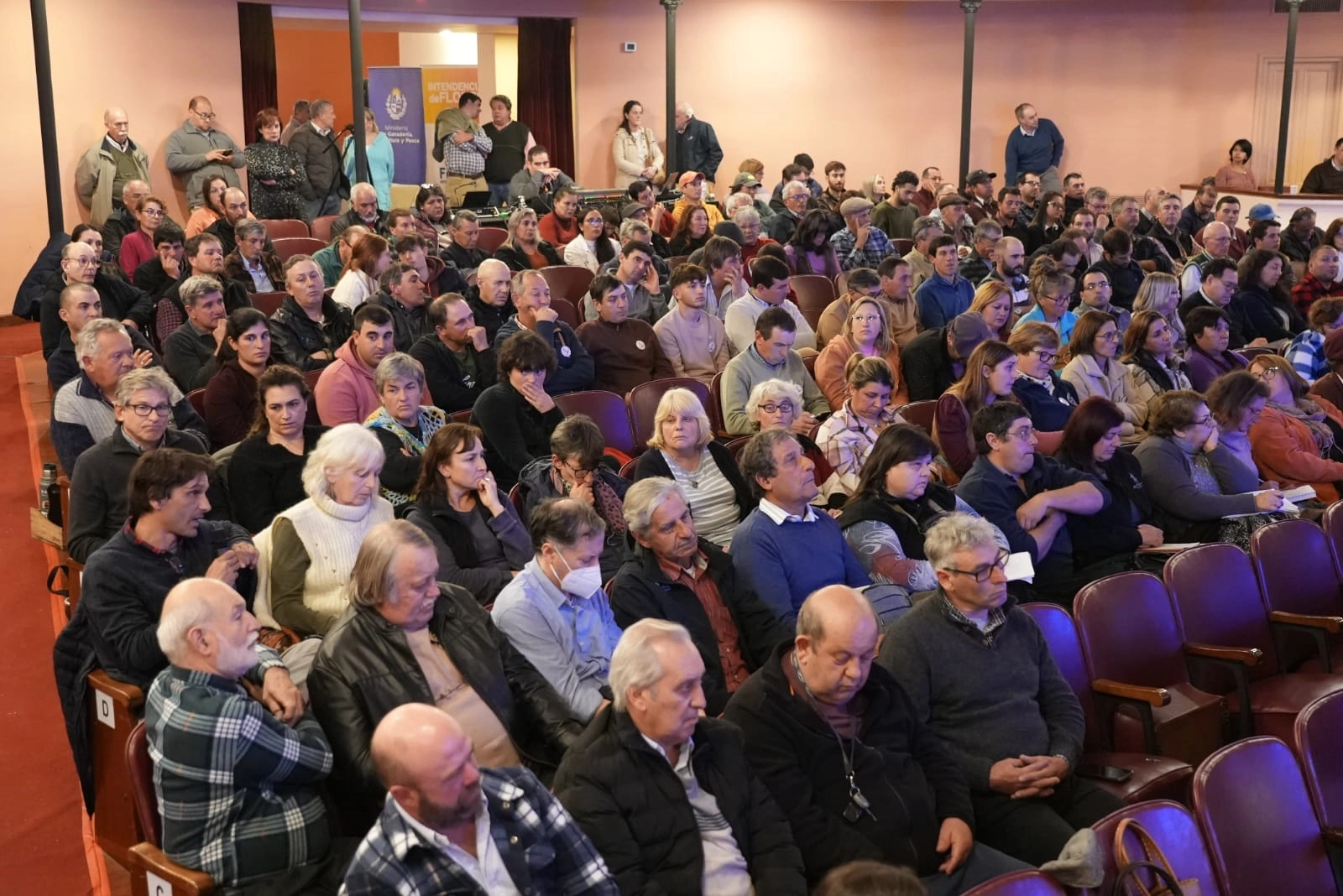 Audiencia en el Primer Congreso Nacional de la Granja de Uruguay.