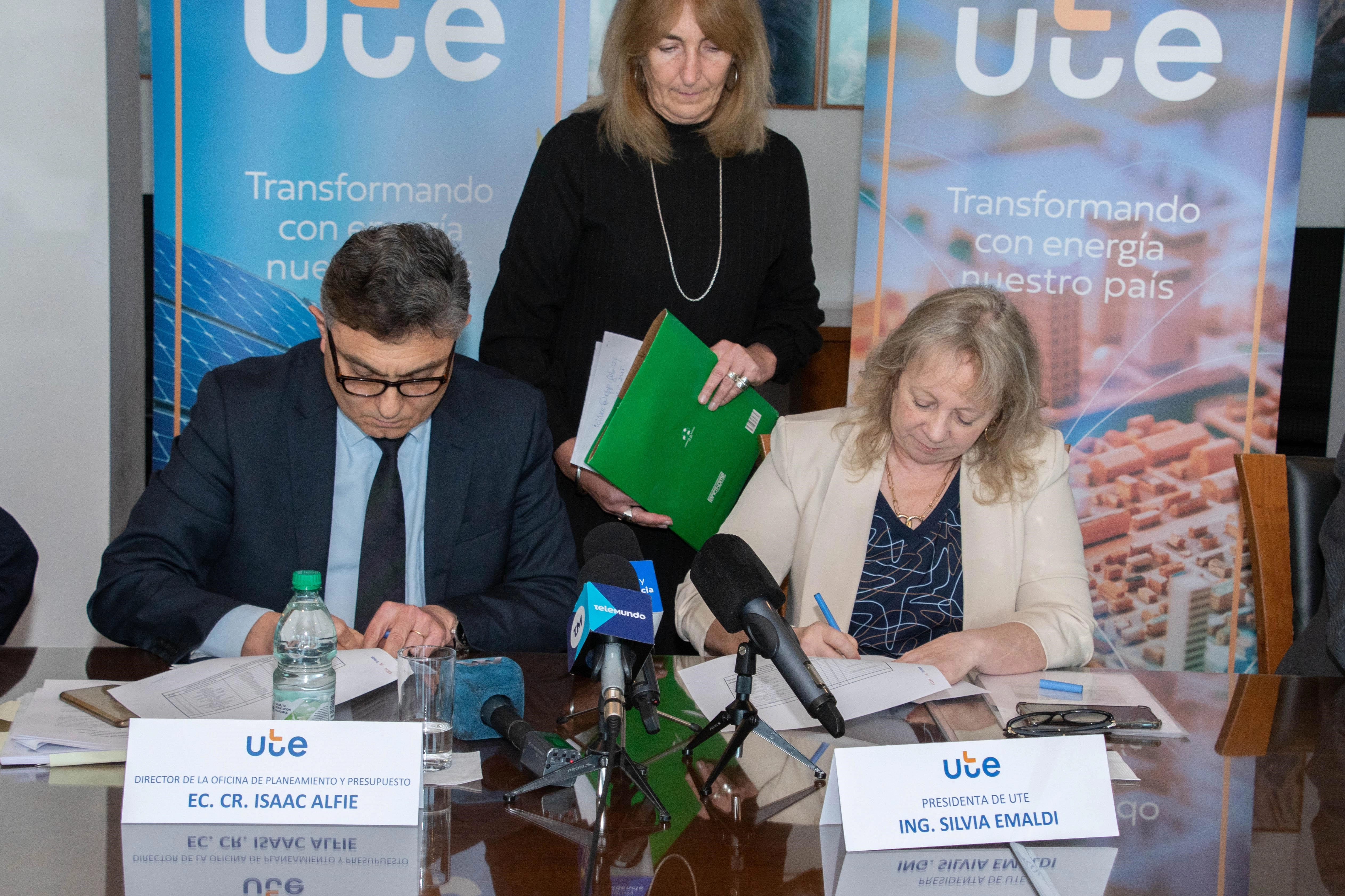 Firma de convenio entre UTE y la Oficina de Planeamiento y Presupuesto (OPP).