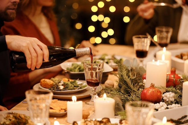 El consumo de bebidas alcohólicas en las fiestas de fin de año es frecuente.