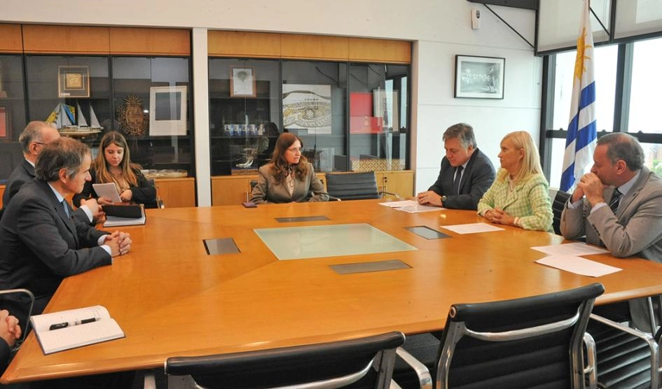 Encuentro en la Torre Ejecutiva entre autoridades uruguayas y representantes de la OIEA.
