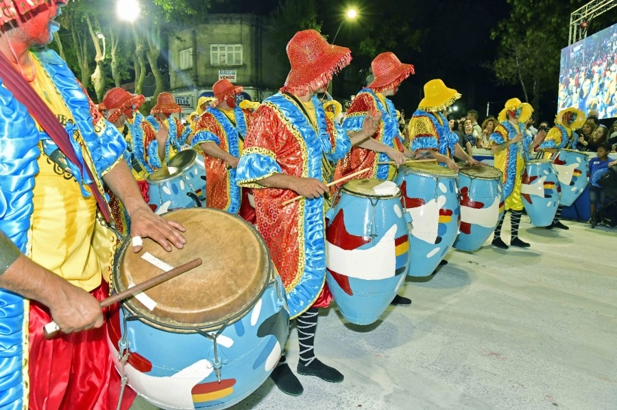 Ritmos afro-uruguayos: El Desfile de Llamadas de Colonia 2024.