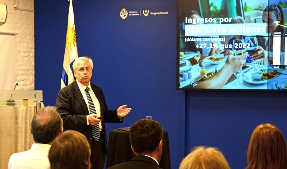 Presentación de los datos de turismo de Uruguay 2023, por parte del ministro Tabaré Viera.